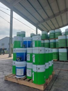 Các sản phẩm dầu nhớt SHL bao gồm:1, Dầu Cắt Gọt Pha Nước 2, Dầu Cắt Gọt Không Pha Nước 3, Dầu Tạo Hình 4, Dầu Chống Gỉ 6, Dầu Tẩy Rửa 6, Dầu Trục Quay, Dầu Máy Nén Khí 7, Dầu Cán 8, Dầu Thủy Lực, Dầu Bánh Răng, Dầu Máy 9, Các Loại Mỡ Công Nghiệp 10, Hóa chất công nghiệp 11, Dầu hóa dẻo cao su, PVC